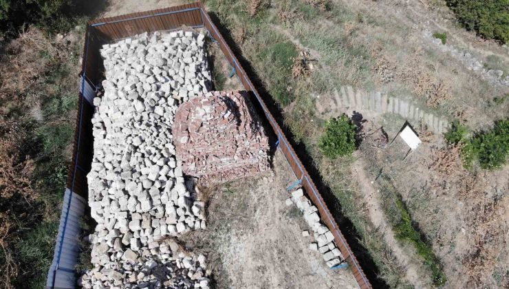 Osmanlı’nın ilk imareti olan Orhan Gazi İmareti’nin yapı taşları otoparka terk edildi