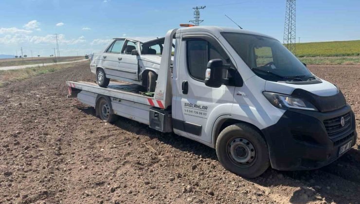Otomobille motosikletin çarpıştığı kazada sürücüler yaralandı