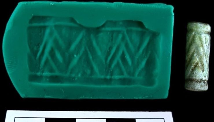Tavşanlı’daki höyük kazısında ortaya çıkartılan 4 bin yıl öncesine ait silindir şeklinde mühür