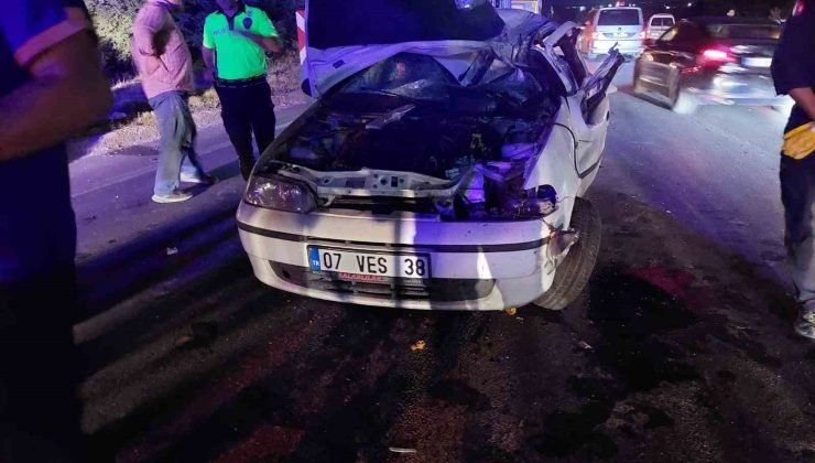 Tırla otomobilin çarpıştığı kazada 5 kişi yaralandı