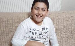 Trafik kazasında hayatını kaybeden çocuk göz yaşları içinde toprağa verildi