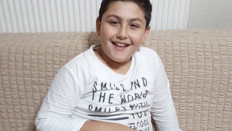 Trafik kazasında hayatını kaybeden çocuk göz yaşları içinde toprağa verildi