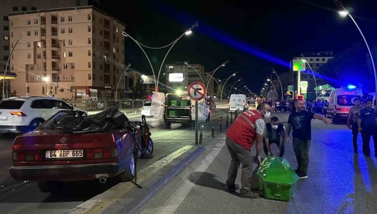 Uşak’ta feci kaza: Tırın dorsesine çarpan otomobil sürücüsü hayatını kaybetti