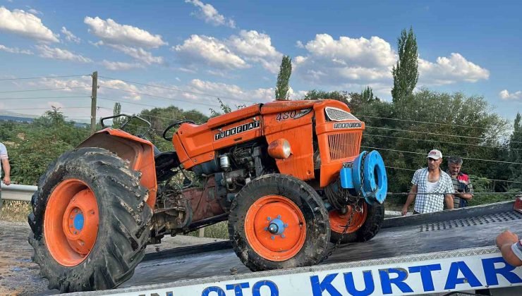 Uşak’ta kamyonet ile çarpışan traktör devrildi: 1 ölü