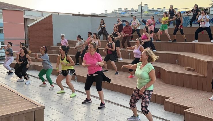 Yaz aylarında dans fit ile spor yaptılar