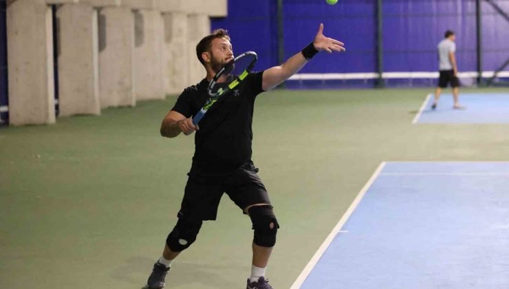 Yaz tenis turnuvası lansman maçlarıyla başladı