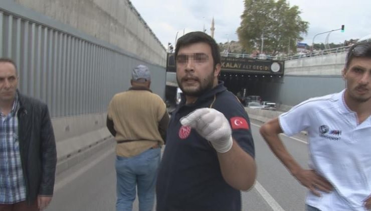 Afyonkarahisar’da otomobil bariyerlere çarptı: 3 yaralı