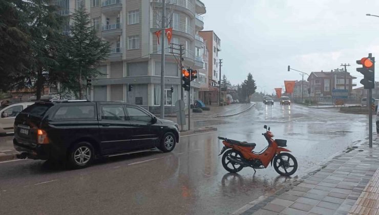 Afyonkarahisar’da sağanak yağış etkili oldu