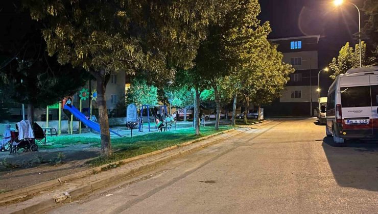 Çocukların kavgası kanlı bitti: Kardeşini darp eden çocuğu bıçakla yaralandı