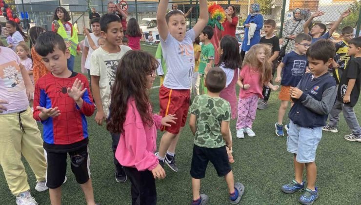 Eskişehirli hayırseverler ihtiyaç sahibi yüzlerce çocuğu sevindirdi