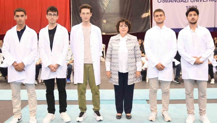 ESOGÜ Tıp Fakültesi’nin yeni öğrencileri beyaz önlüklerini giydi