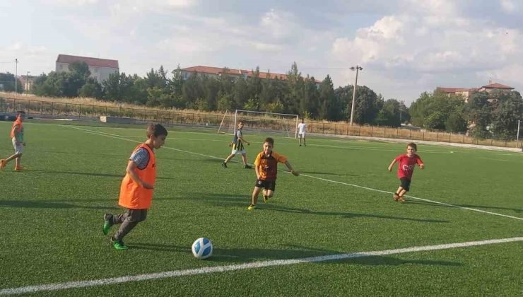 Gediz’de toplam 2 bin 771 kişiye sporcu kartı çıkartıldı