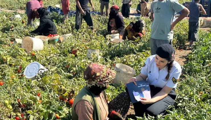 Jandarma personeli mevsimlik tarım işçilerini ziyaret etti
