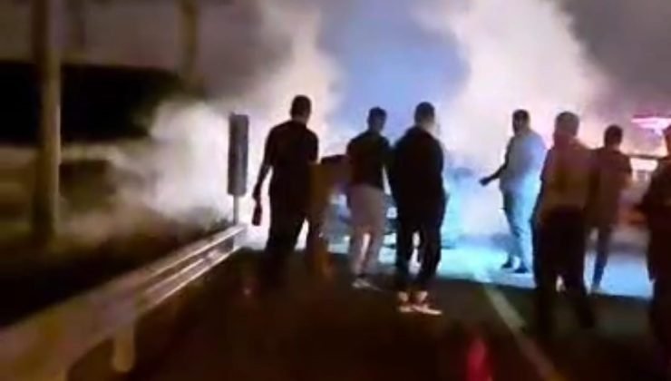 Kütahya-Tavşanlı karayolunda otomobil alev aldı