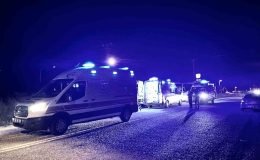 Kütahya’da işçi servisi ile otomobil çarpıştı: 10 yaralı