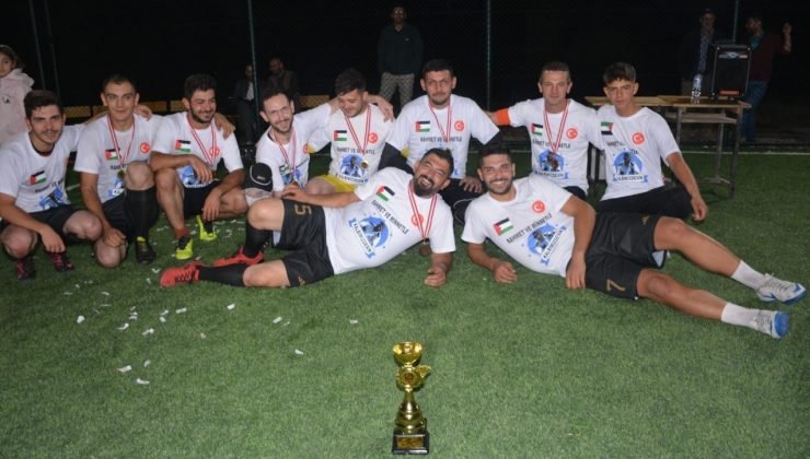Kütahya’daki Birlik ve Beraberlik Turnuvası’nda şampiyon merhum gardiyan Ömer Duman Takımı oldu