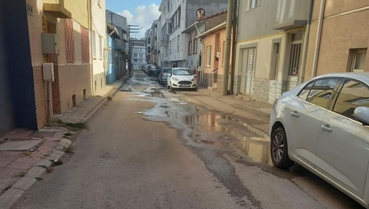 Onarılmayan su kaçağı vatandaşların tepkisine neden oldu