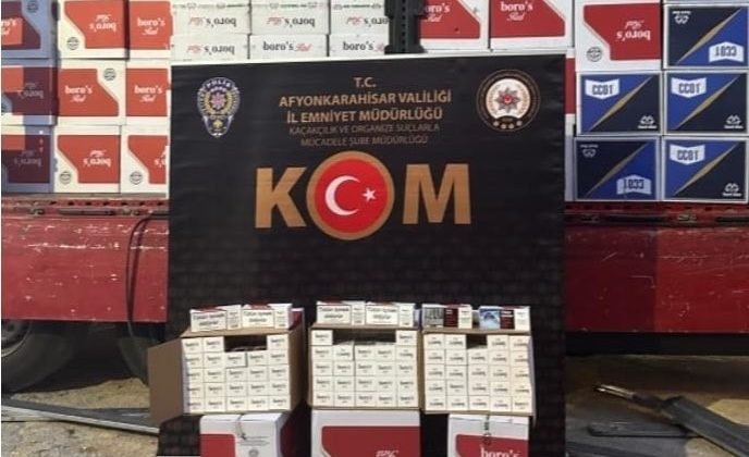 Polis kamyonda milyonlarca boş makaron ele geçirdi
