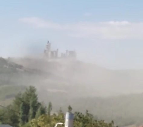 Safi Çimento Fabrikası ve maden sahasına giden yolun yaydığı toz köylüleri canından bezdirdi