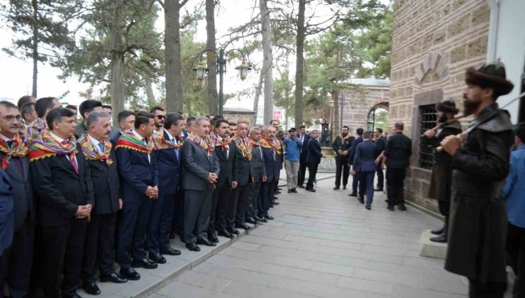 Şenliklerin son gününde Ertuğrul Gazi Türbesi ziyaret edildi