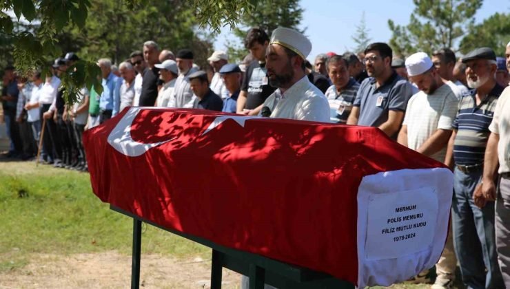 Trafik kazasında hayatını kaybeden polis memuru son yolculuğuna uğurlandı