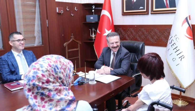 Vali Aksoy Halk Günü Toplantısı’nda vatandaşları dinledi