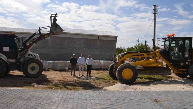 Beylikova Belediyesi kilitli parke taşı çalışmalarına başladı