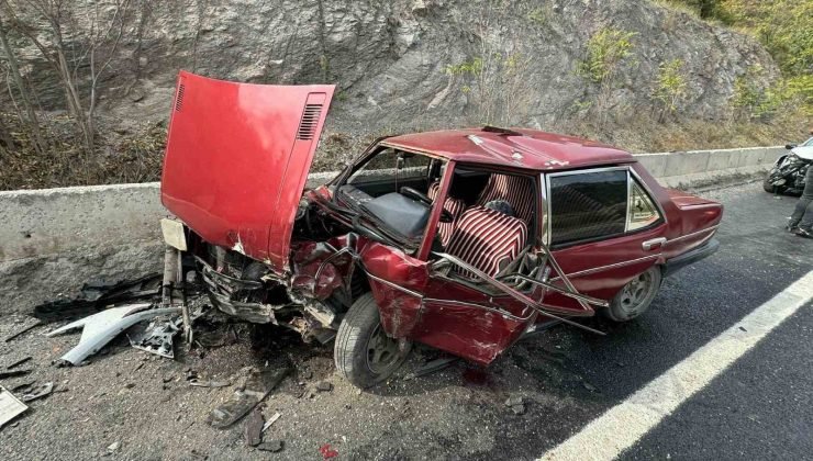 Bilecik’te 2 araç kafa kafaya çarpıştı, 2 kişi yaralandı