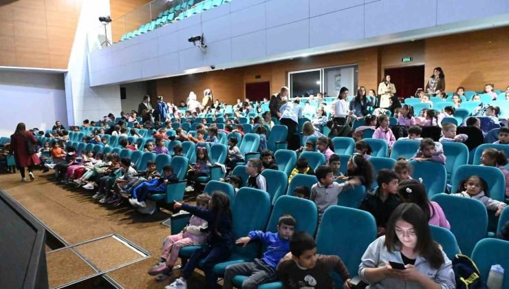 Bozüyük Belediye Tiyatrosu perdelerini “Kalbimdeki Pervane” ile açtı