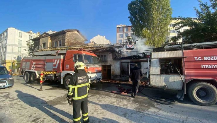 Bozüyük’te metruk binada yangın