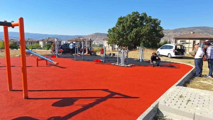 Bozüyük’te parklarda yenileme çalışması