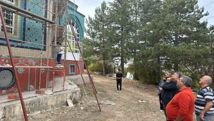 Çinili Camii’nin tarihi eser niteliğindeki çinileri 210 günde 13 milyon TL’ye sökülecek