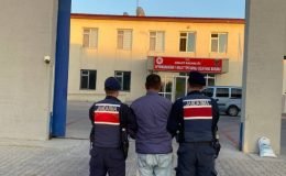 Devriye gezen jandarma ekipleri aranan şahsı yakaladı