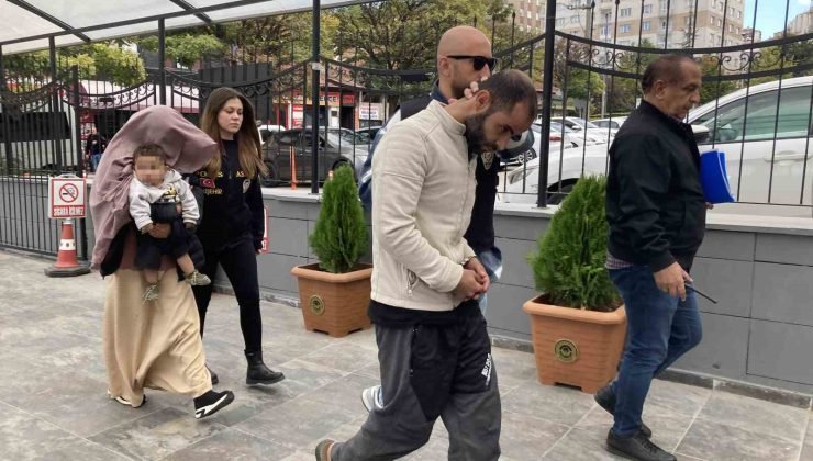 Dolandırdıkları altınlar salça kovasının içerisinde ele geçirildi