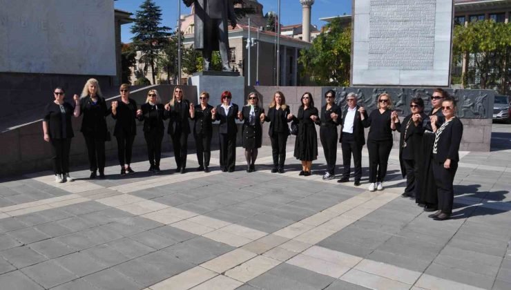 Eskişehirli kadın muhtarlar bir araya gelerek “Kadına ve çocuğa şiddete hayır” dedi