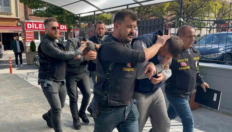 Evli çifti 11 bin 750 dolar dolandıran şahıslar adliyeye sevk edildi