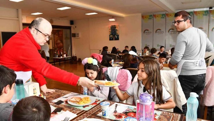 Gökkuşağı Kafe minik ziyaretçilerini ağırladı