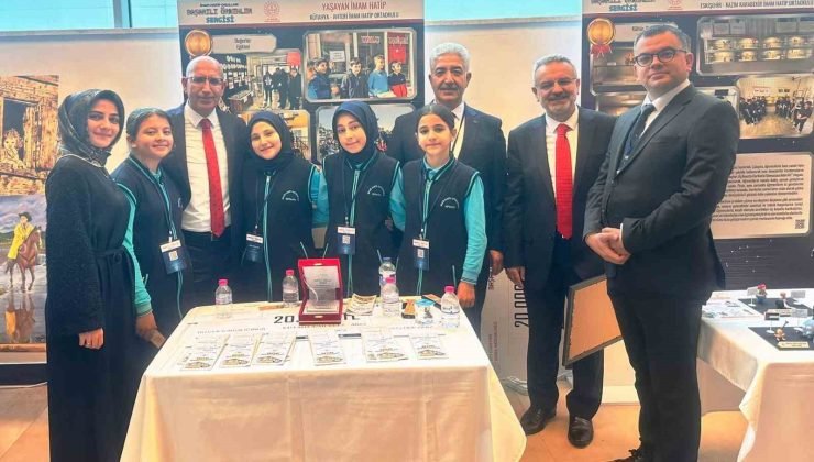 Kütahya Ahteri İmam Hatip Ortaokulunun, “Yaşayan İmam Hatip” isimli projesi Türkiye birincisi