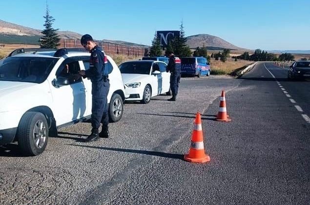 Kütahya’da jandarmadan aranan şahıslar uygulaması