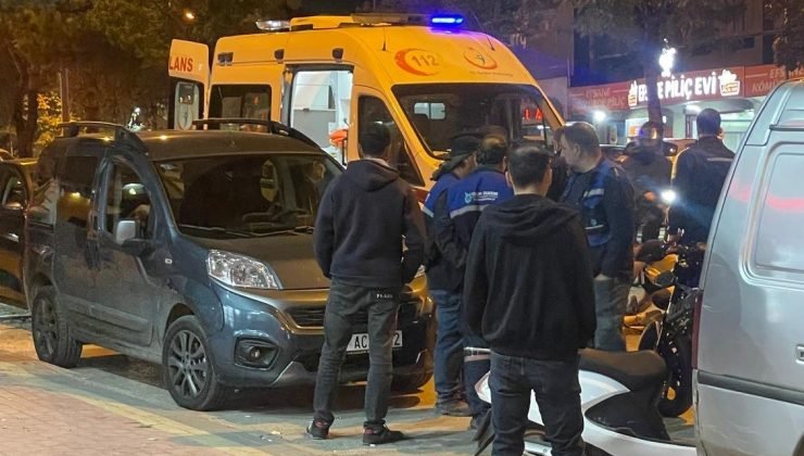 Orta refüjden yola atlayan yayaya motosiklet çarptı