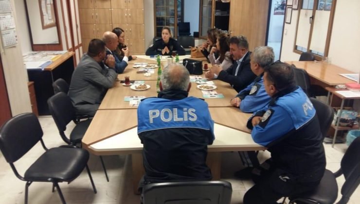 Polis ekipleri mahalle muhtarlarıyla bir araya geldi