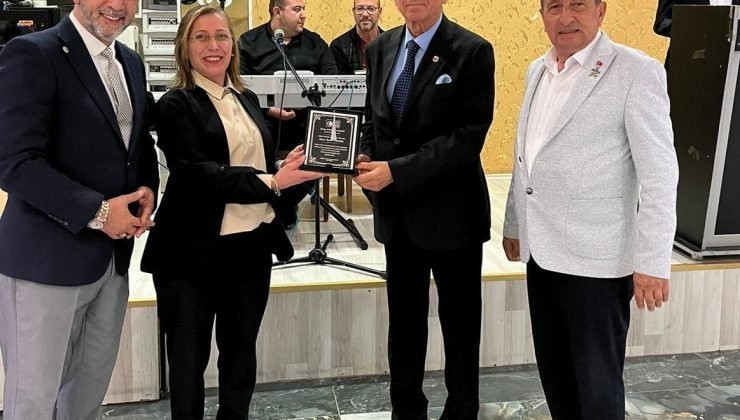 Sosyal Yardım ve Kültür Vakfı’na teşekkür plaketi