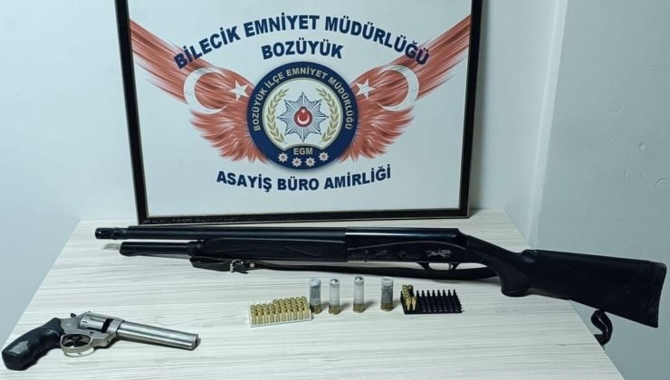 Şüpheli araçtan cephanelik çıktı