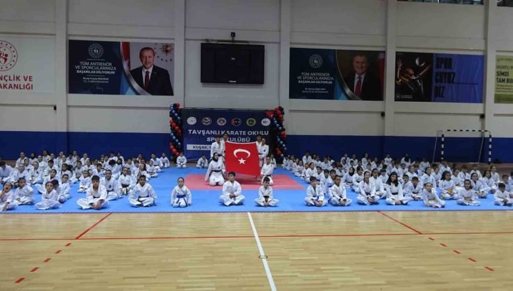 Tavşanlı Karate Okulu’nda 180 sporcuyla kuşak töreni düzenlendi