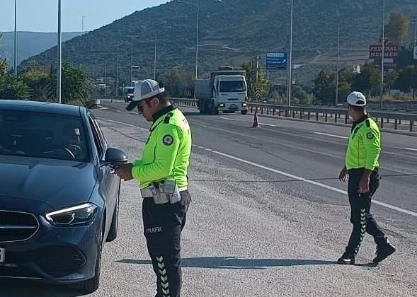 Trafik denetleme ekiplerinden ceza yağdı