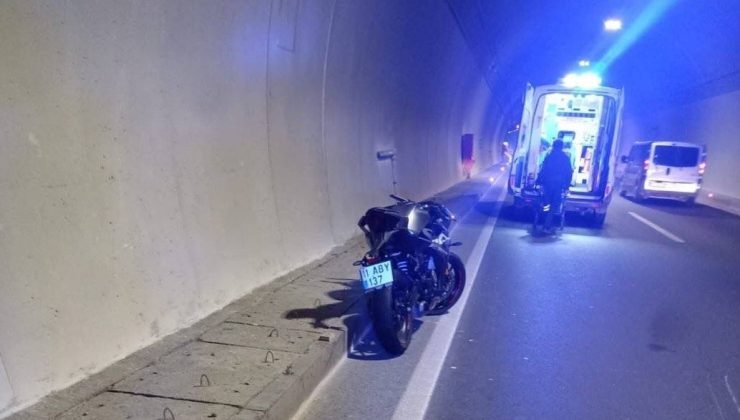 Tünelde kontrolden çıkan motosiklet hafifi ticari araca çarptı
