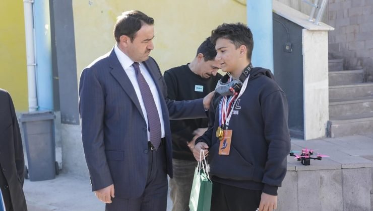 Vali Işın, Uluslararası Robot Yarışması’nda başarı elde eden Doruk Cengiz’i tebrik etti