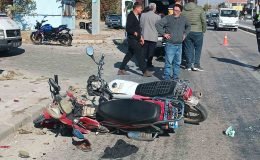 2 motosikletin çarpıştığı kazada sürücüler ağır yaralandı