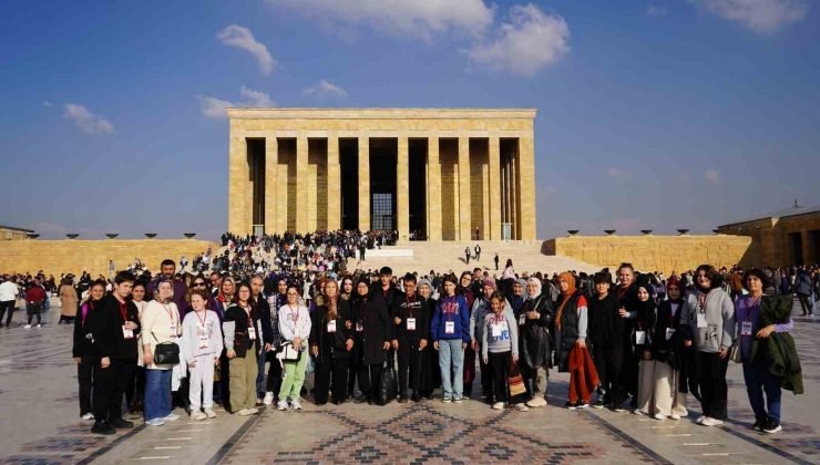 Ankara’ya düzenlenen gezide Ata’nın huzuruna çıktılar
