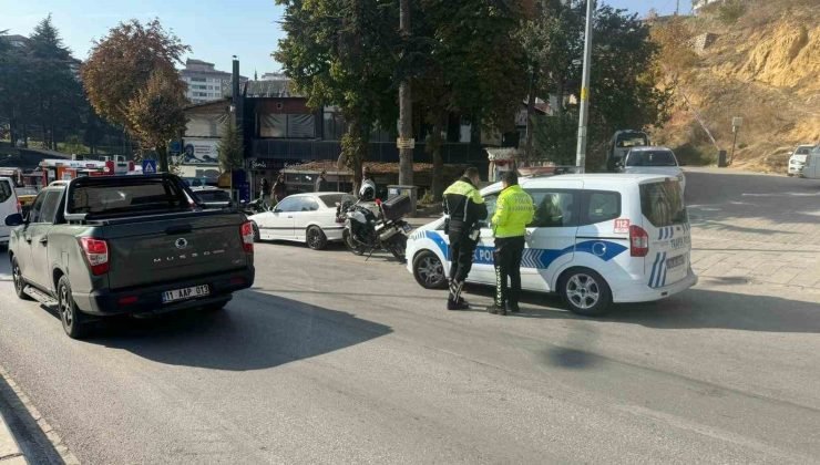 Bilecik’te seyir halinde kontrolden çıkan motosiklet devrilirken, sürücüsü yaralandı